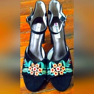 Size 11 platform with a four and a half inch heel. Bundle for more savings!